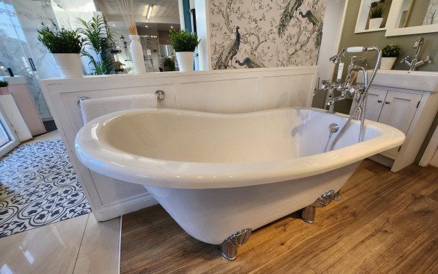 Discover elegant relaxation with our freestanding bath and traditional taps. Transform your bathroom into a stylish oasis!