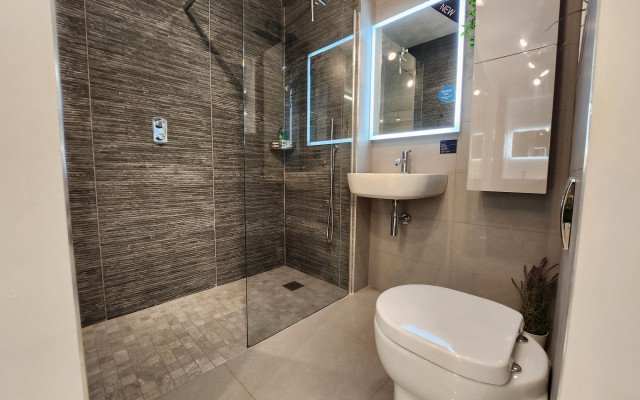 Discover our stylish walk-in shower that combines elegance and functionality, perfect for any modern bathroom.
